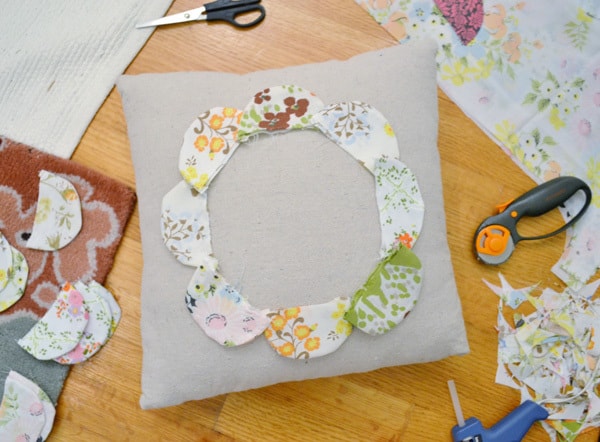 flower pillow tutorial with vintage fabrics