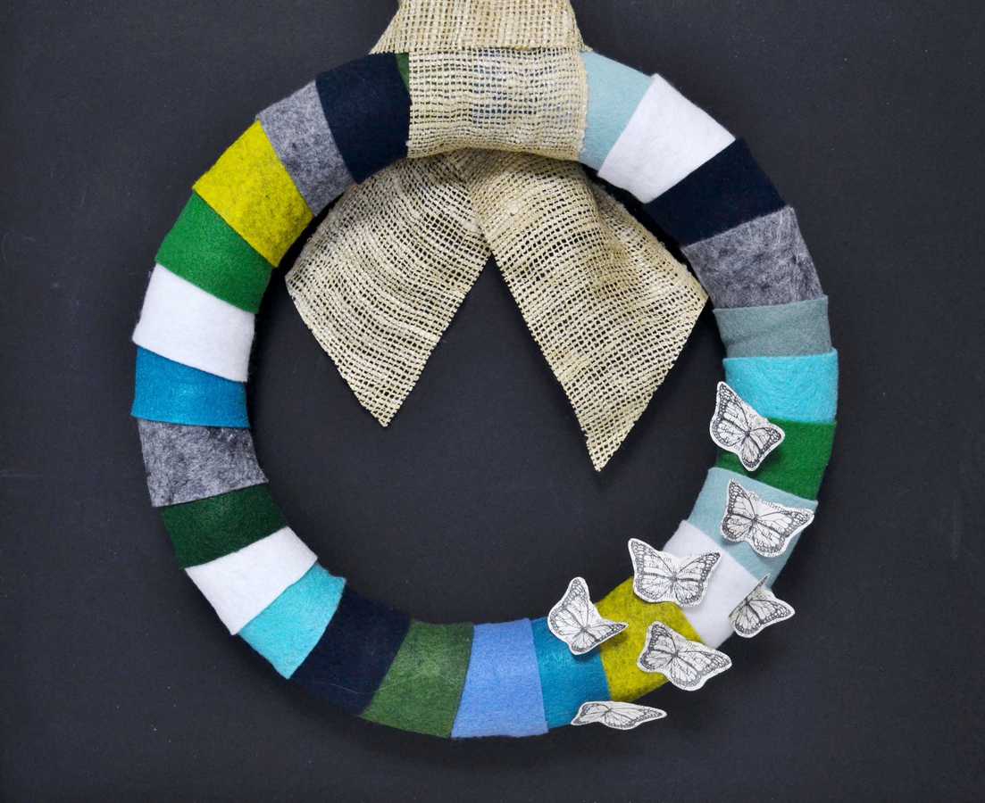 easy felt wreath - all crafty things