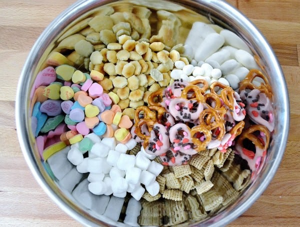 themed snack mix